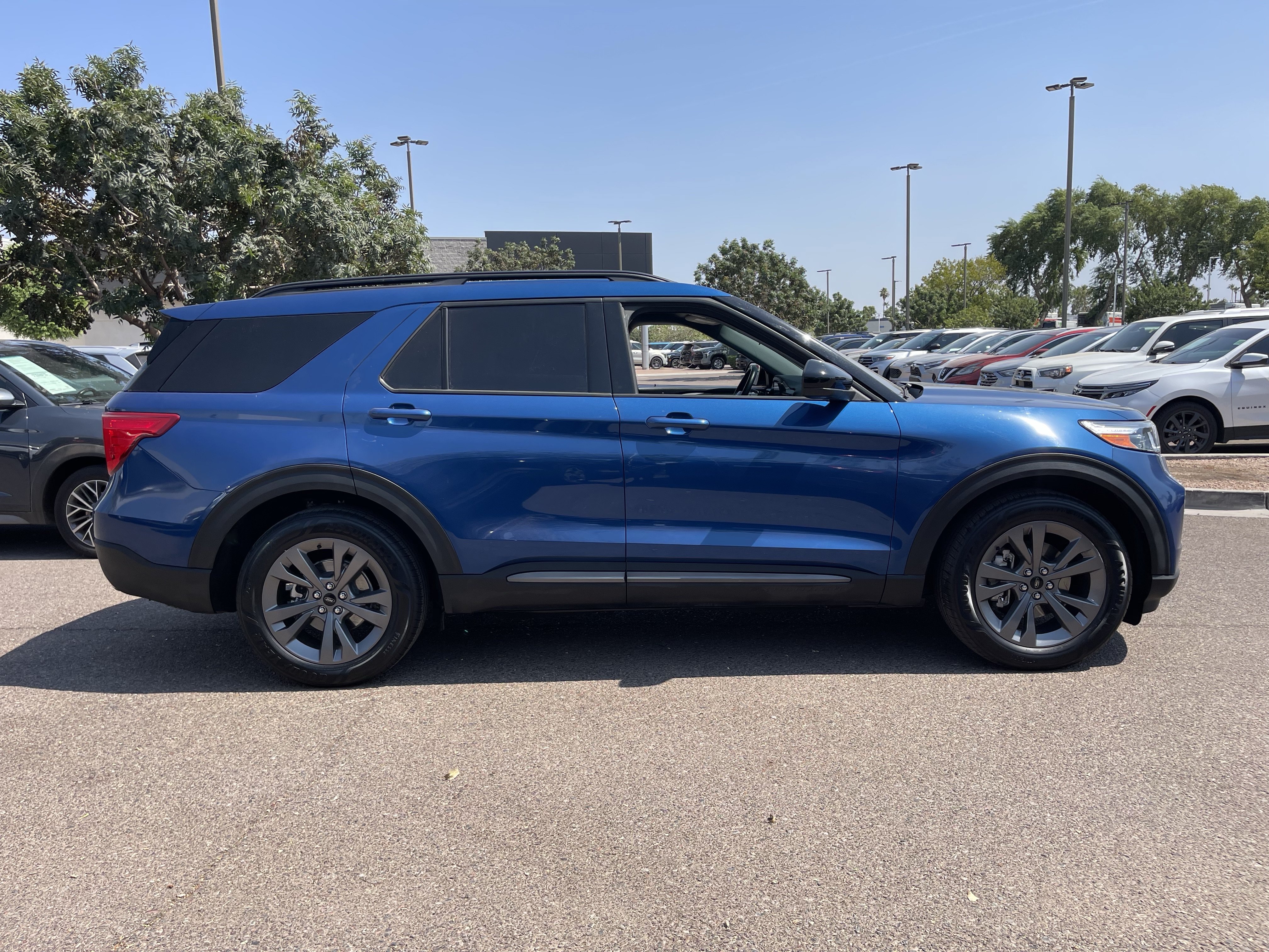 Used 2023 Ford Explorer XLT w/ Equipment Group 202A RWD image 6