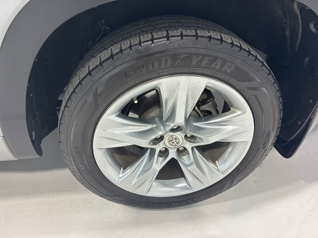 Used 2015 Toyota Highlander Limited AWD/4WD image 10