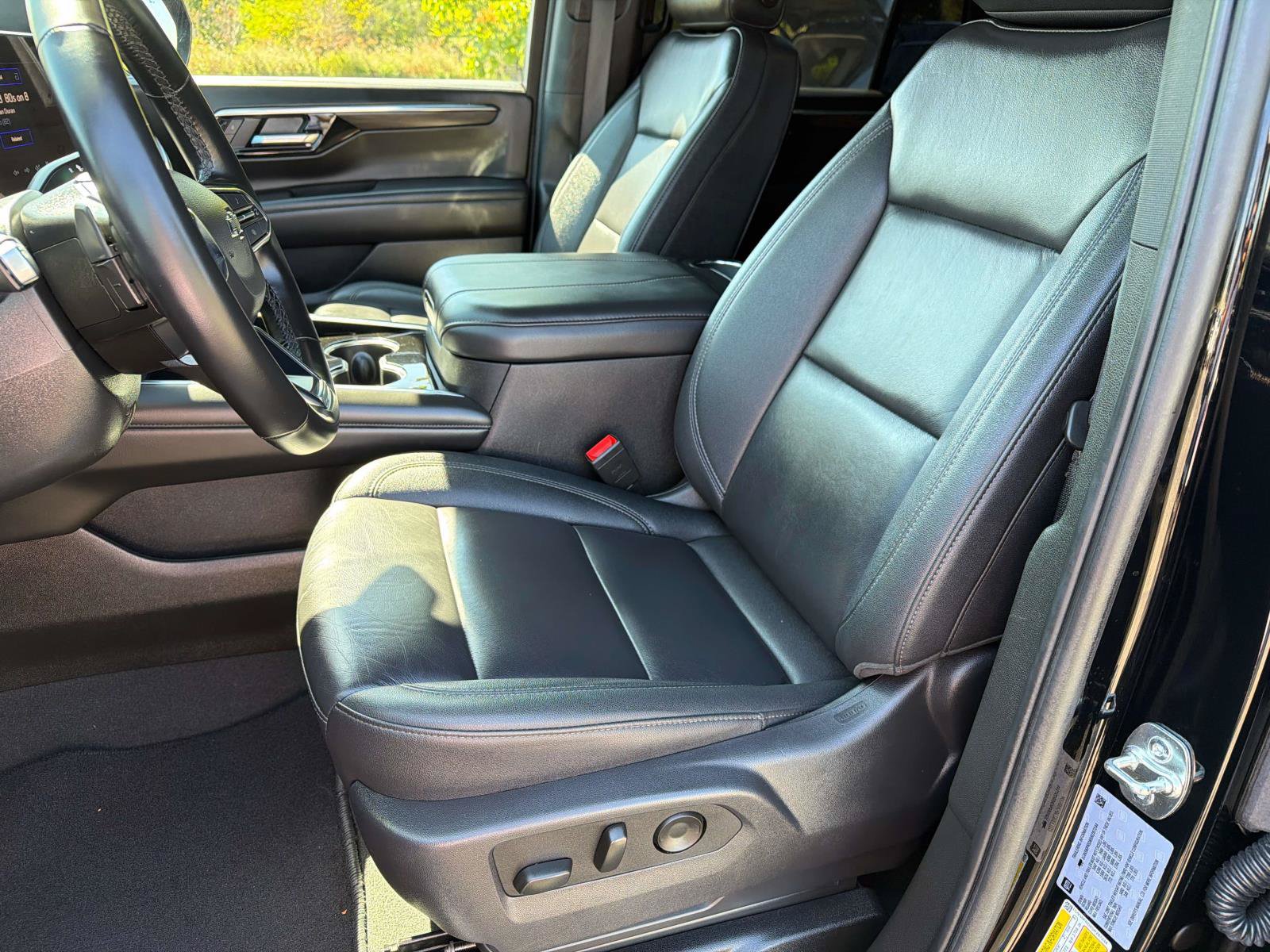 Used 2025 Chevrolet Tahoe Z71 AWD/4WD image 34