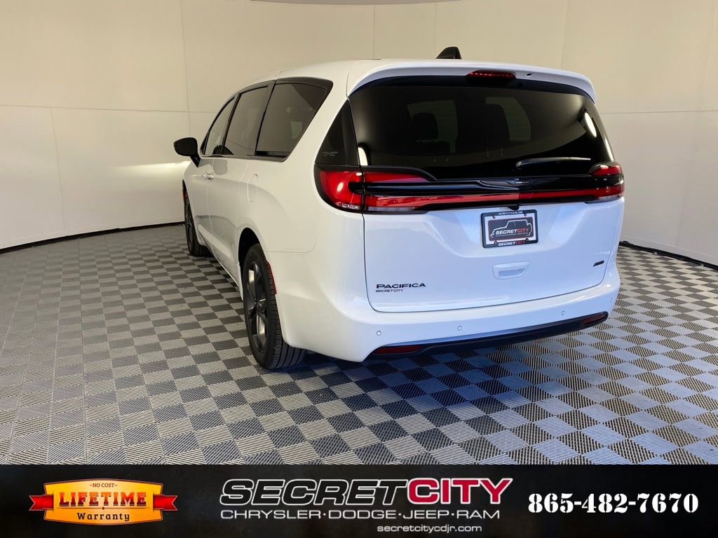New 2026 Chrysler Pacifica Select image 5