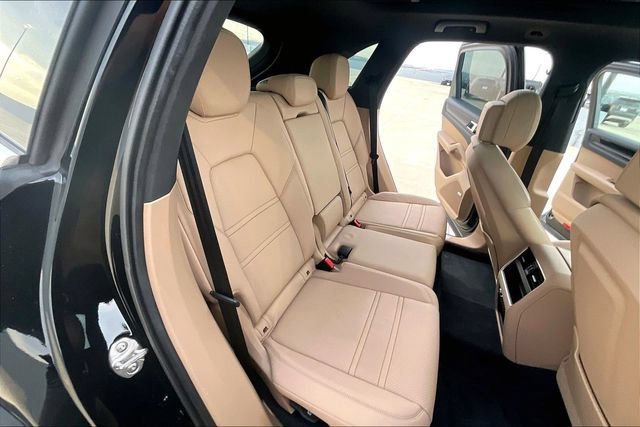 Used 2022 Porsche Cayenne AWD/4WD image 26