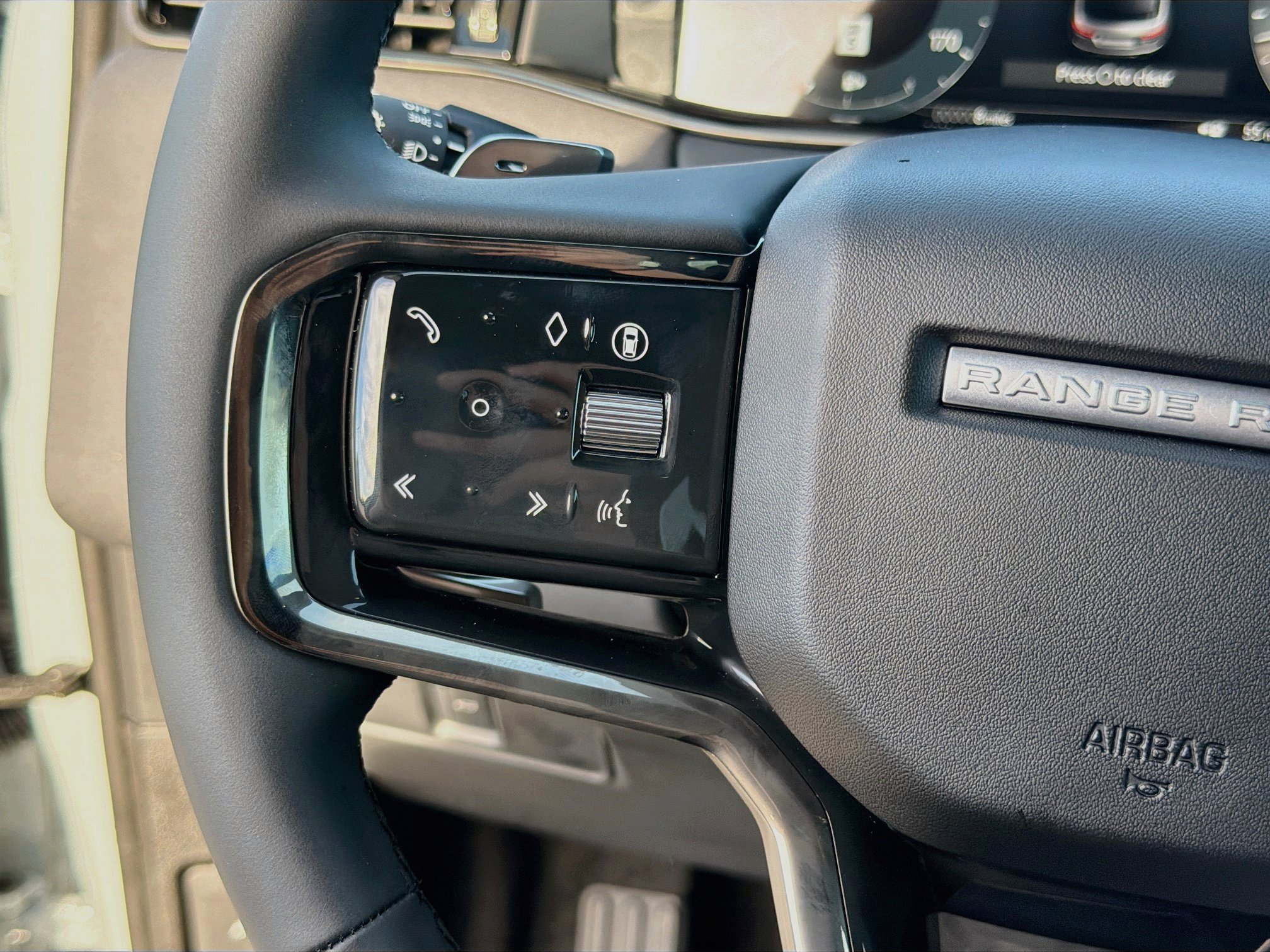 New 2026 Land Rover Range Rover Evoque Hoxton AWD/4WD image 37