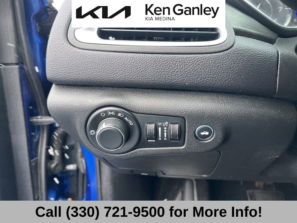 Used 2015 Chrysler 200 Limited w/ Convenience Group image 30