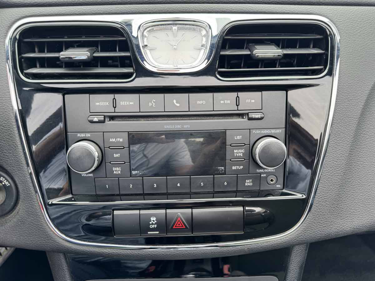 Used 2011 Chrysler 200 Touring FWD image 41