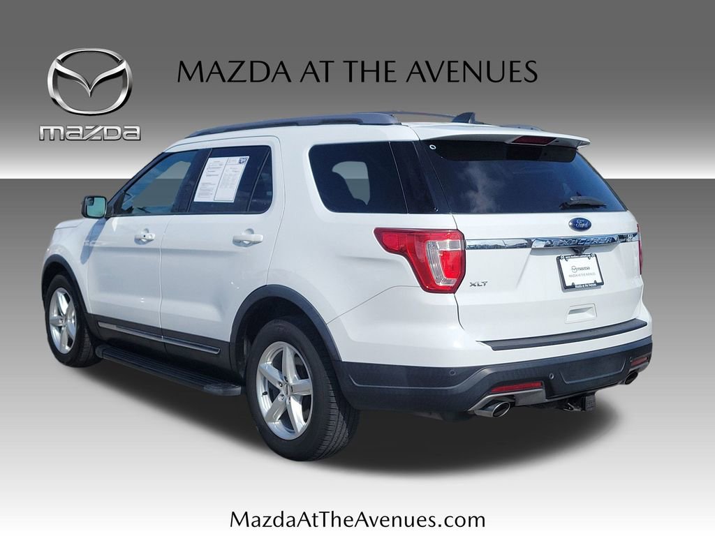 Used 2018 Ford Explorer XLT image 5