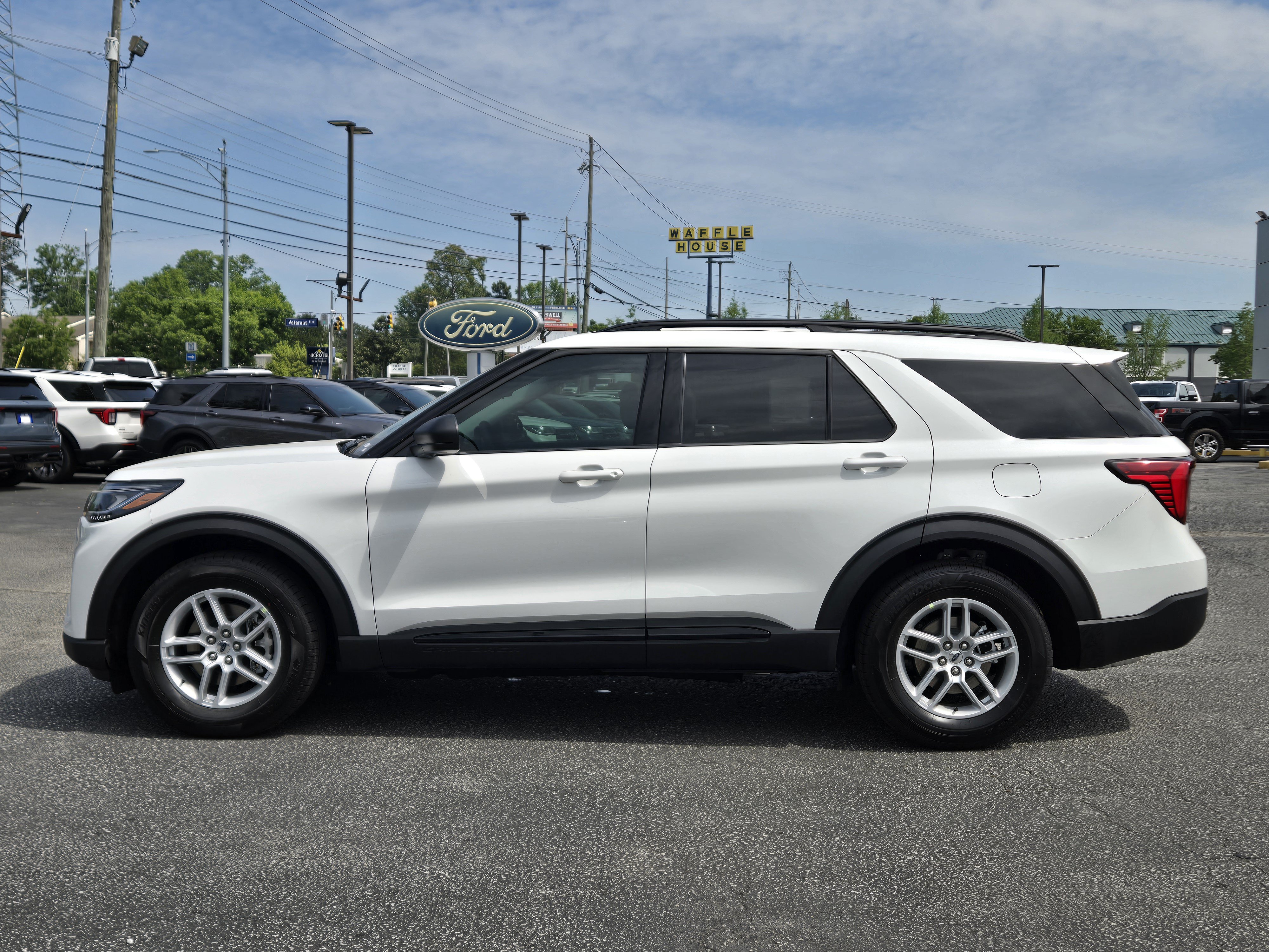 New 2026 Ford Explorer Active w/ Active Comfort Package RWD image 13