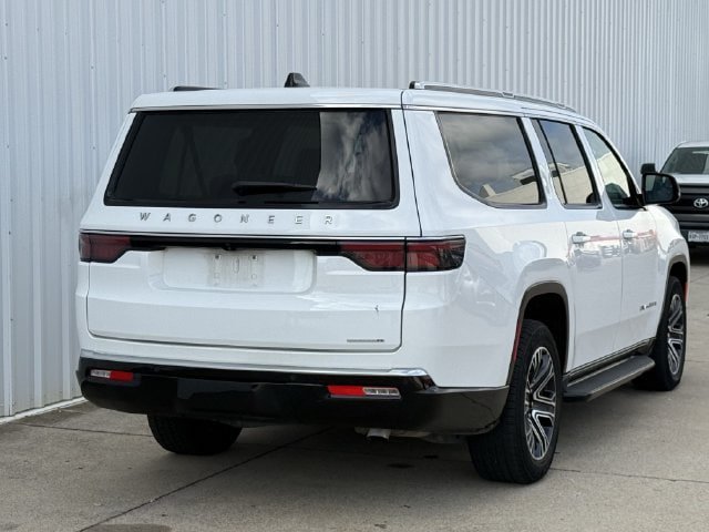 Used 2024 Jeep Wagoneer L Series II w/ Flexible Seating Group RWD image 4