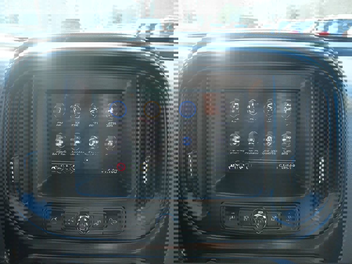 Used 2020 Chevrolet Colorado W/T w/ Custom Special Edition image 14