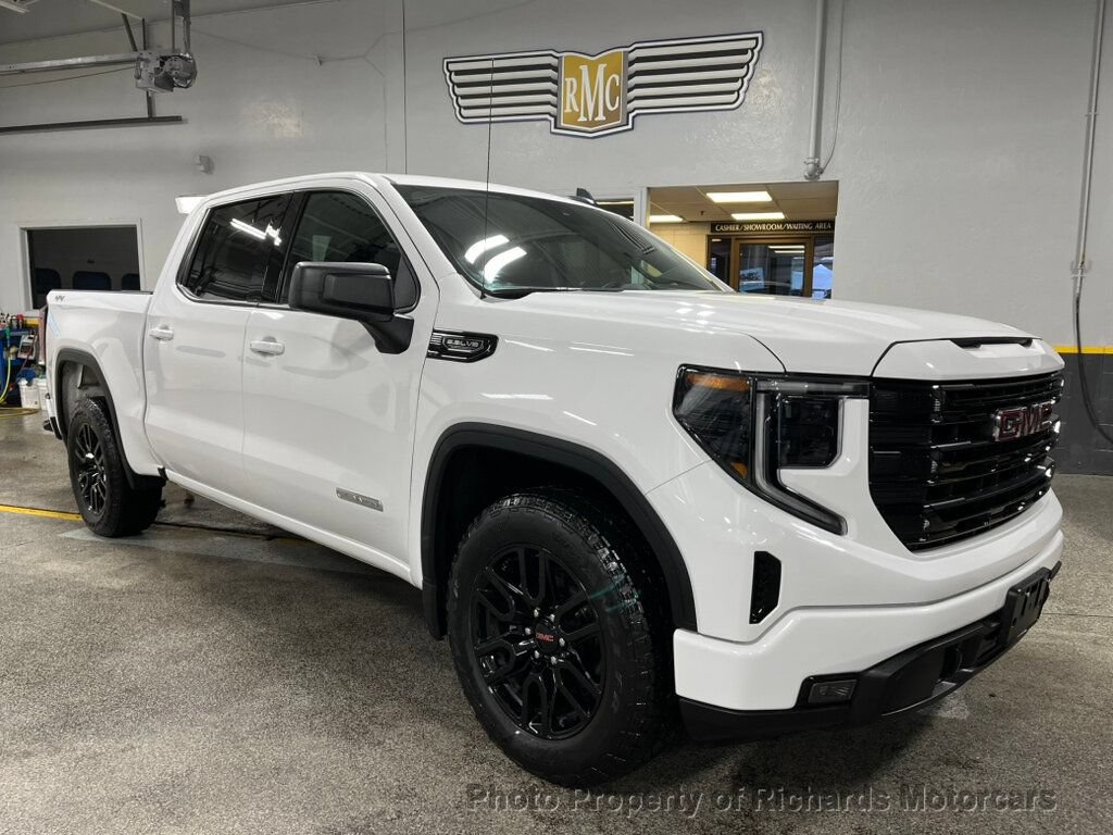 Used 2025 GMC Sierra 1500 Elevation AWD/4WD image 1