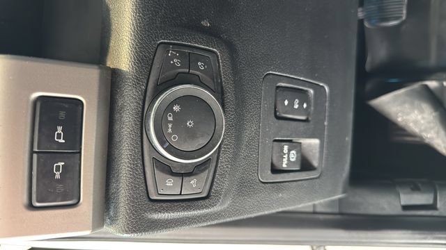 Used 2019 Ford F150 Lariat w/ Equipment Group 502A Luxury AWD/4WD image 9
