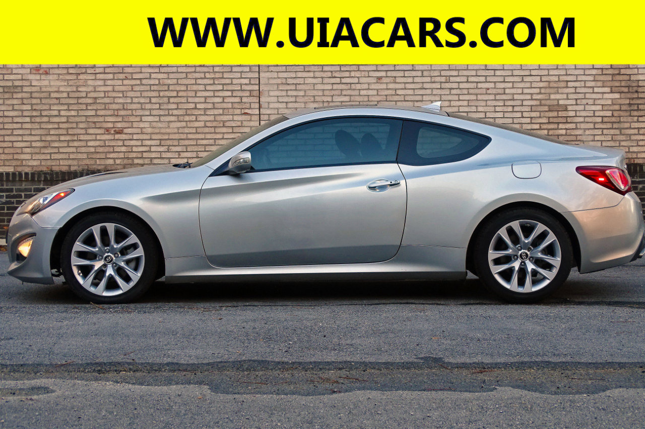 Used 2013 Hyundai Genesis 3.8 image 7