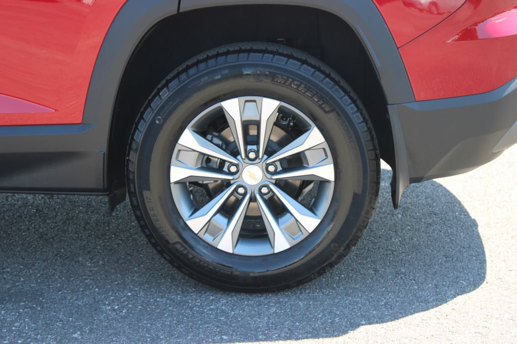 Used 2026 Chevrolet Equinox LT w/ LPO, Floor Liner Package AWD/4WD image 18