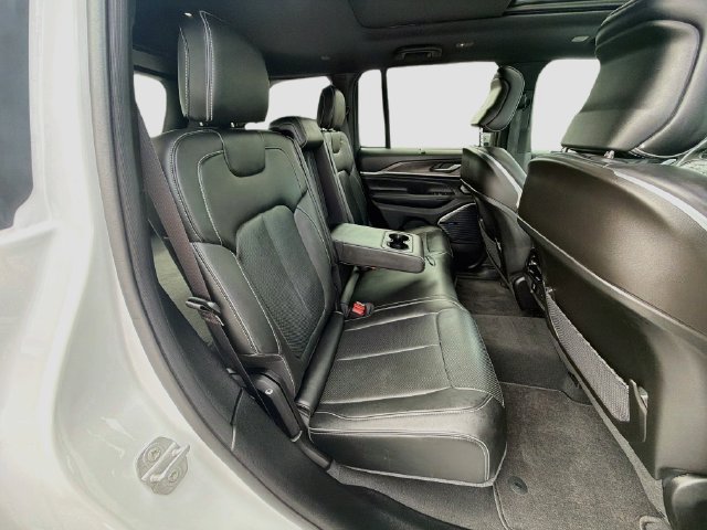 Used 2023 Jeep Grand Cherokee Overland w/ Advanced Protech Group III AWD/4WD image 30