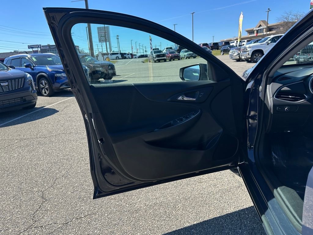 Used 2025 Chevrolet Malibu LT image 21