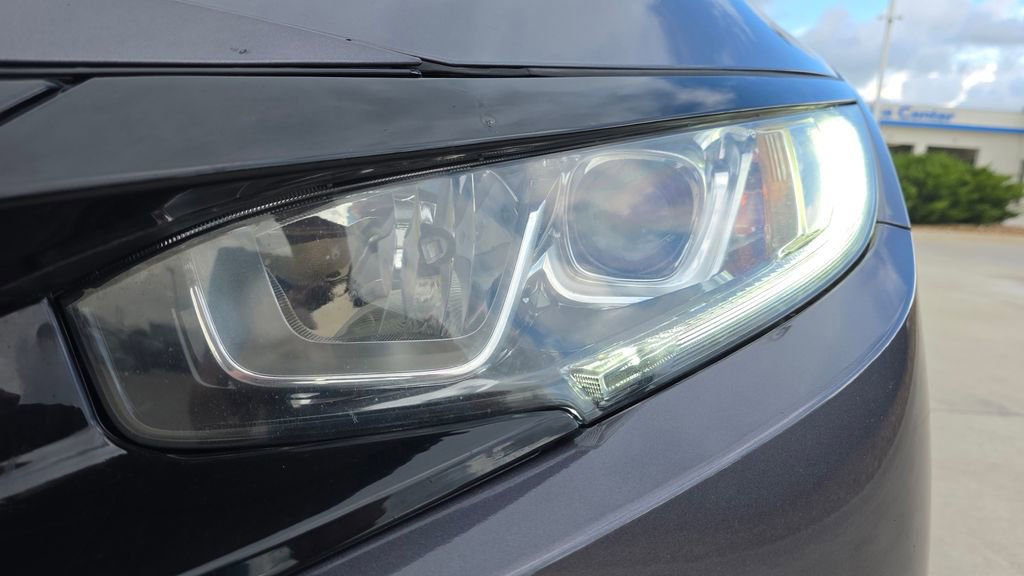 Used 2018 Honda Civic EX image 9