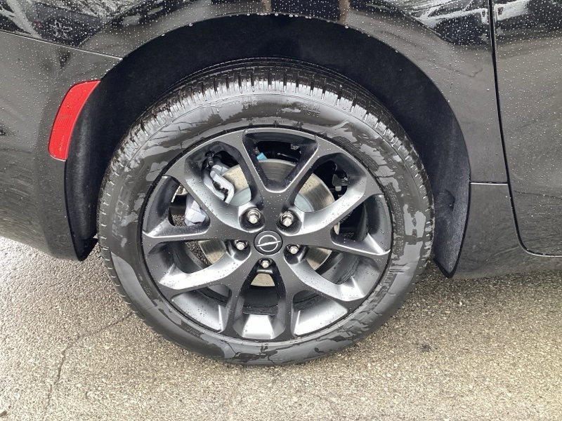 New 2026 Chrysler Pacifica Limited w/ S Appearance Package image 9