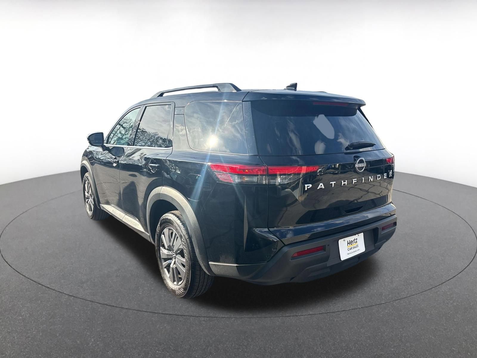 Used 2025 Nissan Pathfinder SV image 13