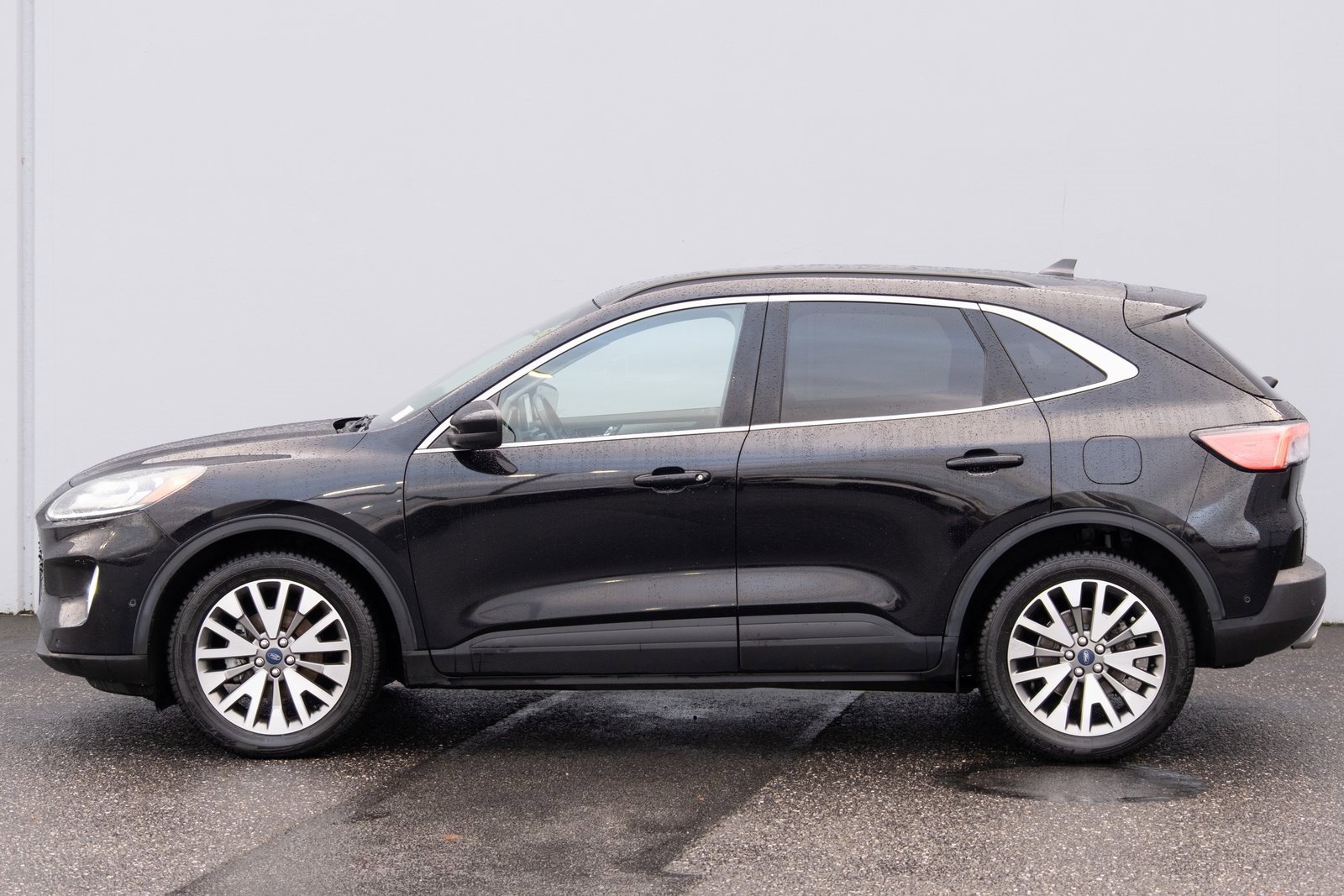 Used 2021 Ford Escape Titanium image 29