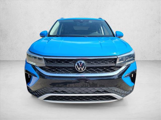 Used 2023 Volkswagen Taos SE w/ Black Wheel Package FWD image 2