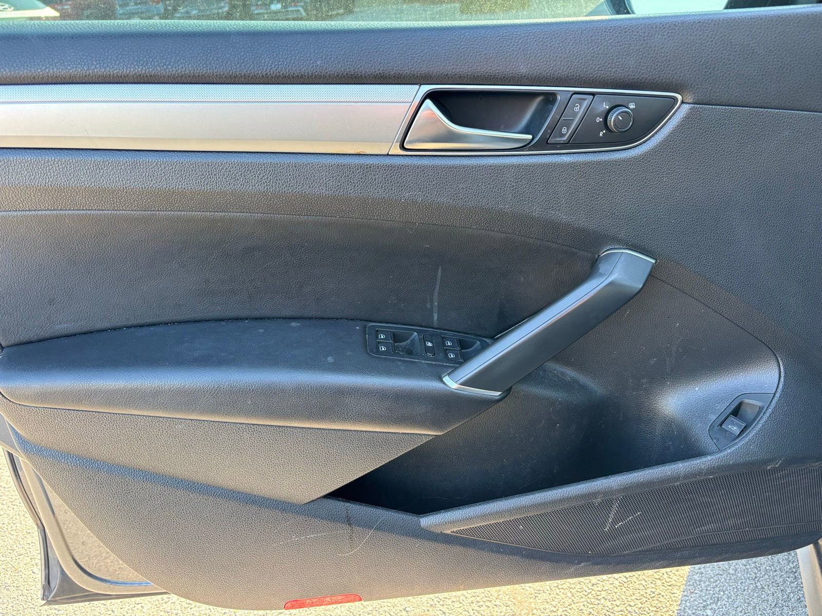 Used 2019 Volkswagen Passat 2.0T Wolfsburg w/ Wheels & Sunroof Package image 12