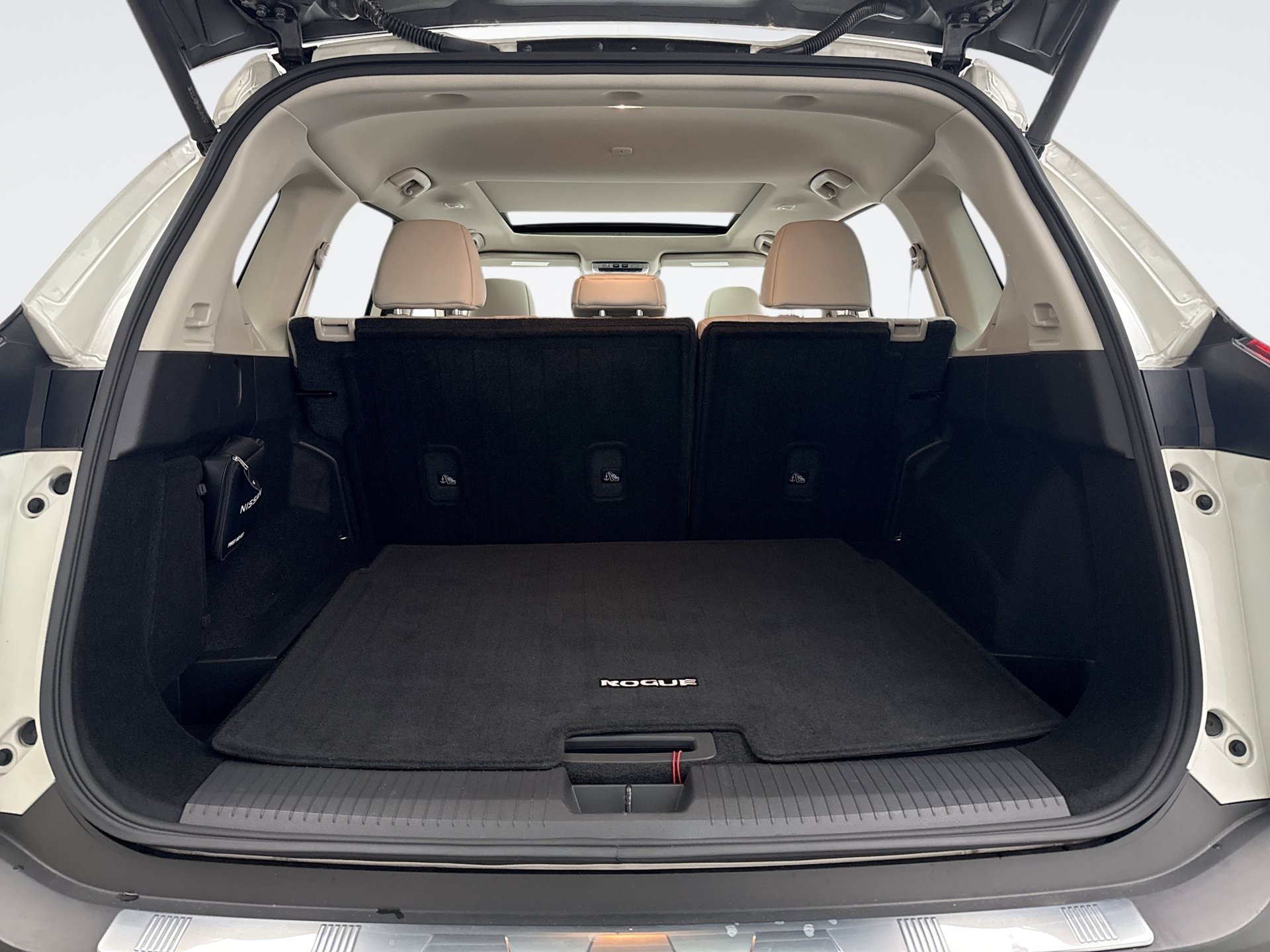 Used 2023 Nissan Rogue SV w/ SV Premium B Package AWD/4WD image 19