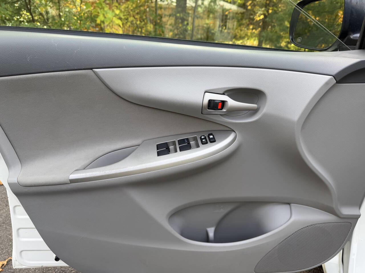 Used 2010 Toyota Corolla LE image 14