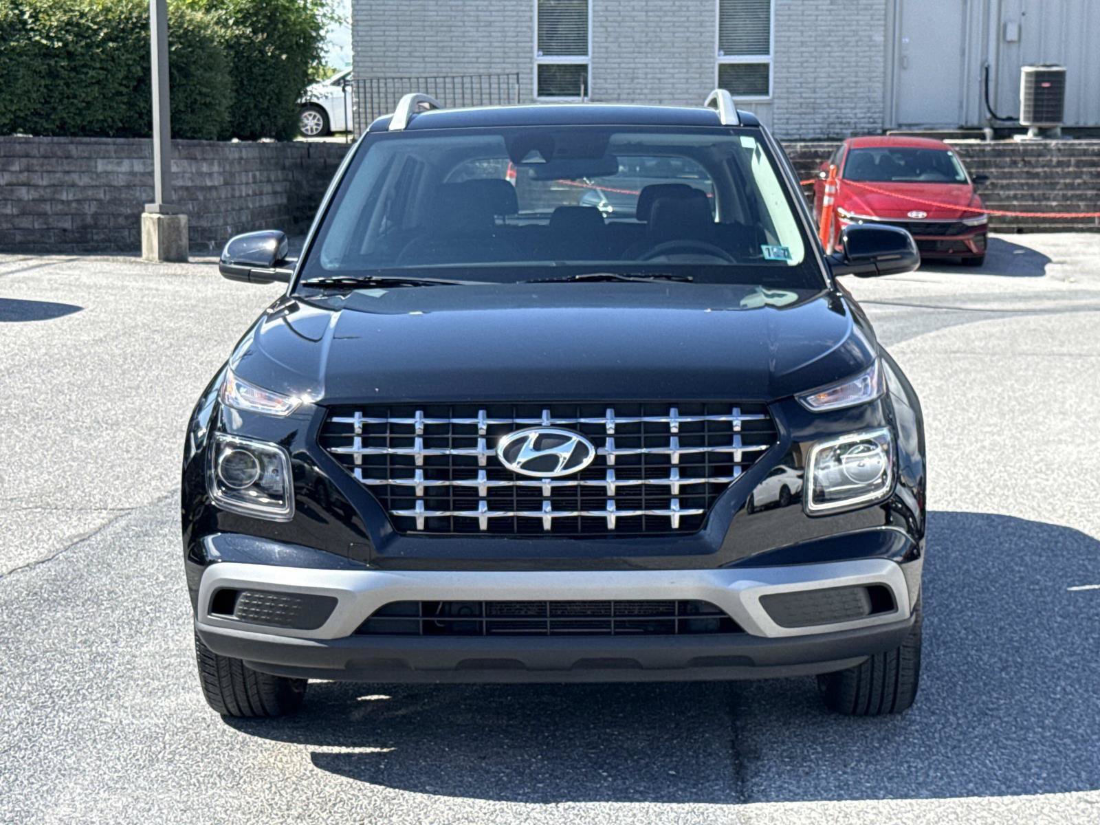 Certified 2022 Hyundai Venue SEL FWD image 29