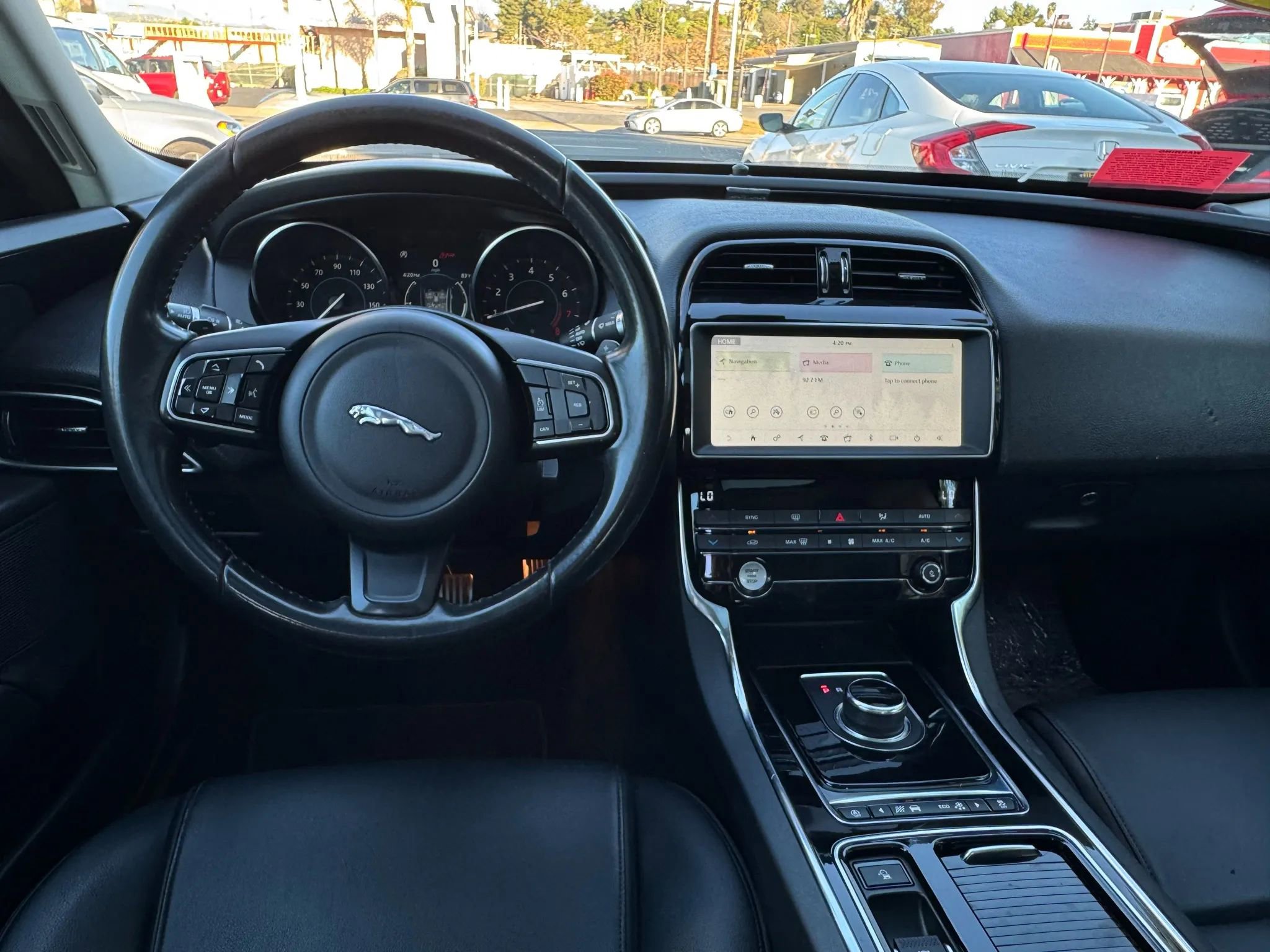 Used 2019 Jaguar XE Premium image 12
