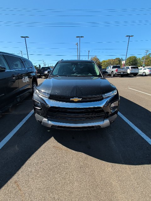 Used 2023 Chevrolet TrailBlazer LT w/ Convenience Package AWD/4WD image 3
