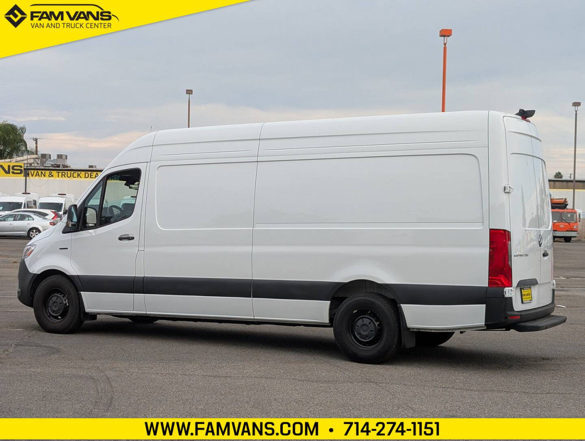 Used 2024 Mercedes-Benz eSprinter 170 Cargo image 5