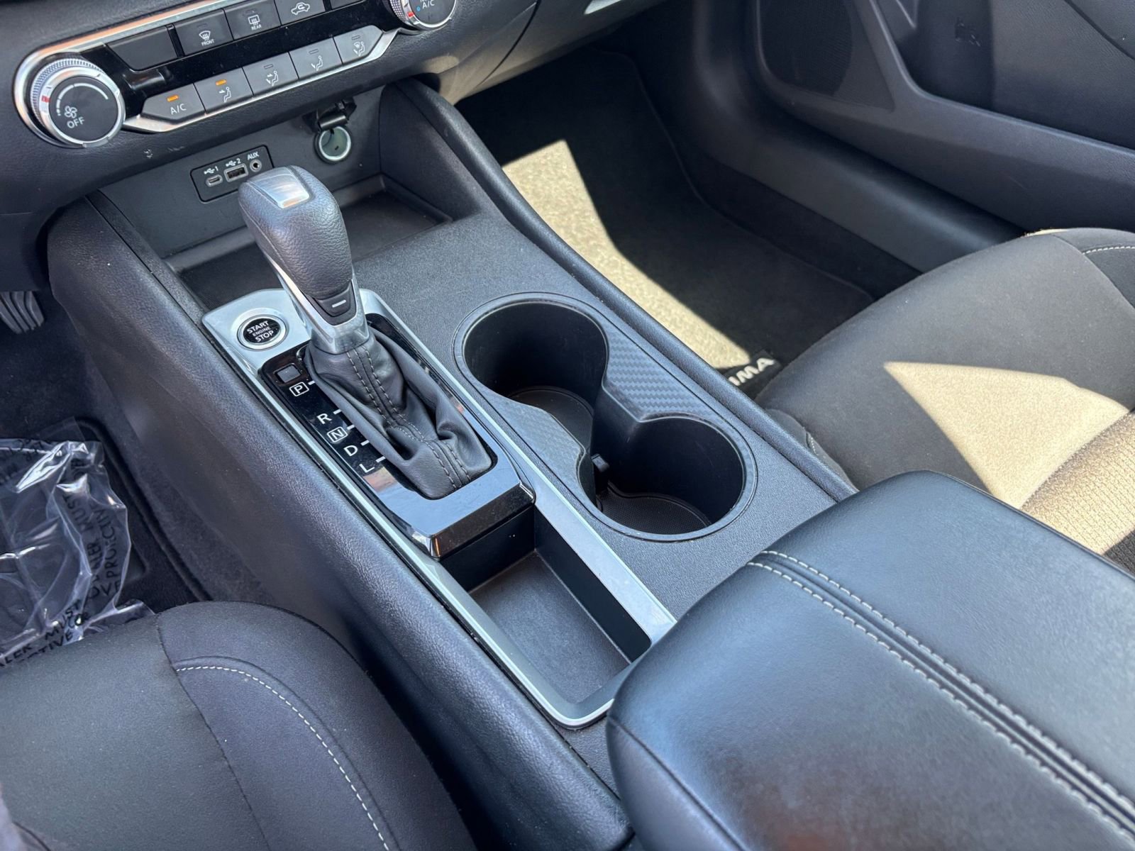 Used 2025 Nissan Altima 2.5 SV FWD image 41