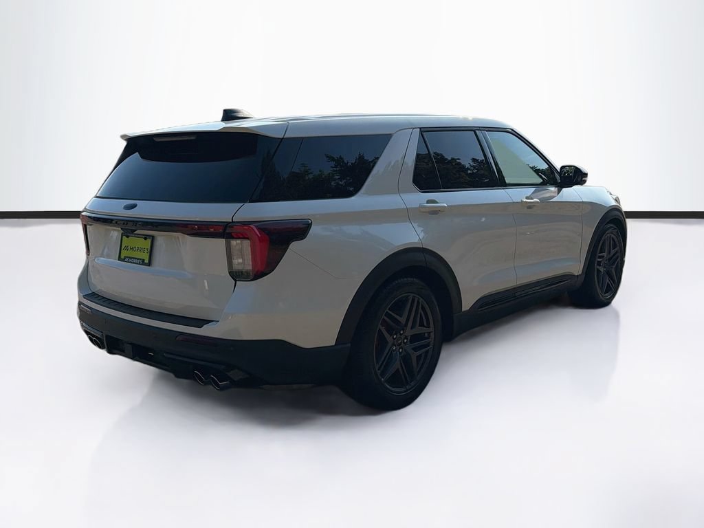 Used 2025 Ford Explorer ST AWD/4WD image 5