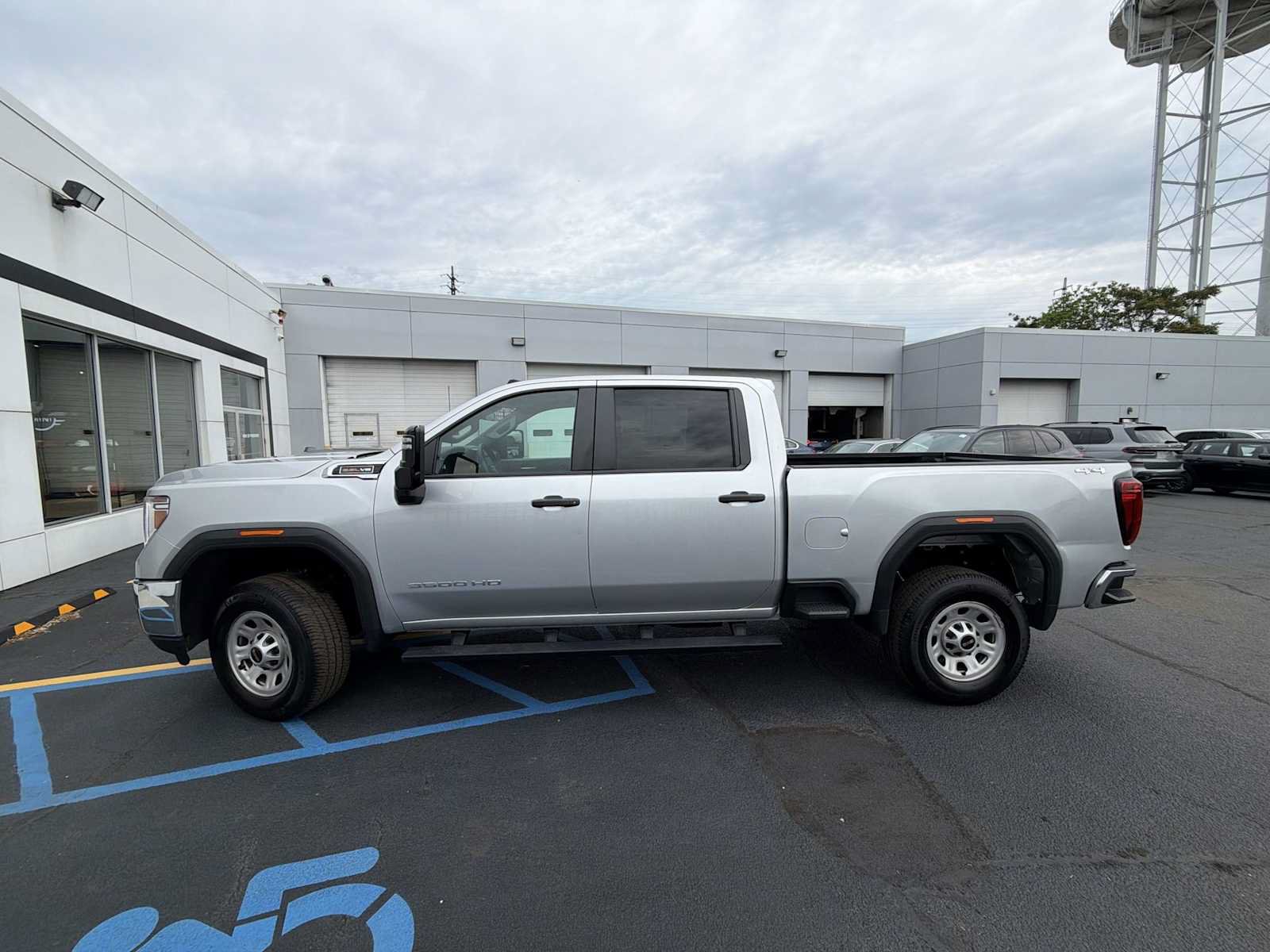 Used 2023 GMC Sierra 3500 Pro w/ Convenience Package AWD/4WD image 4