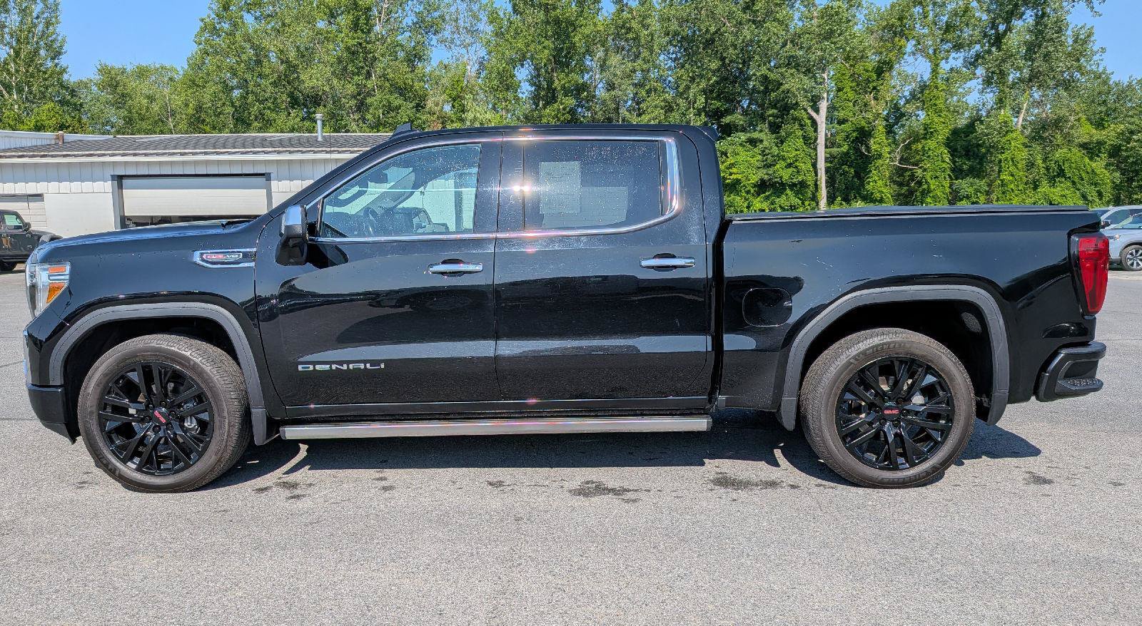 Used 2021 GMC Sierra 1500 Denali w/ Denali Premium Package AWD/4WD image 6