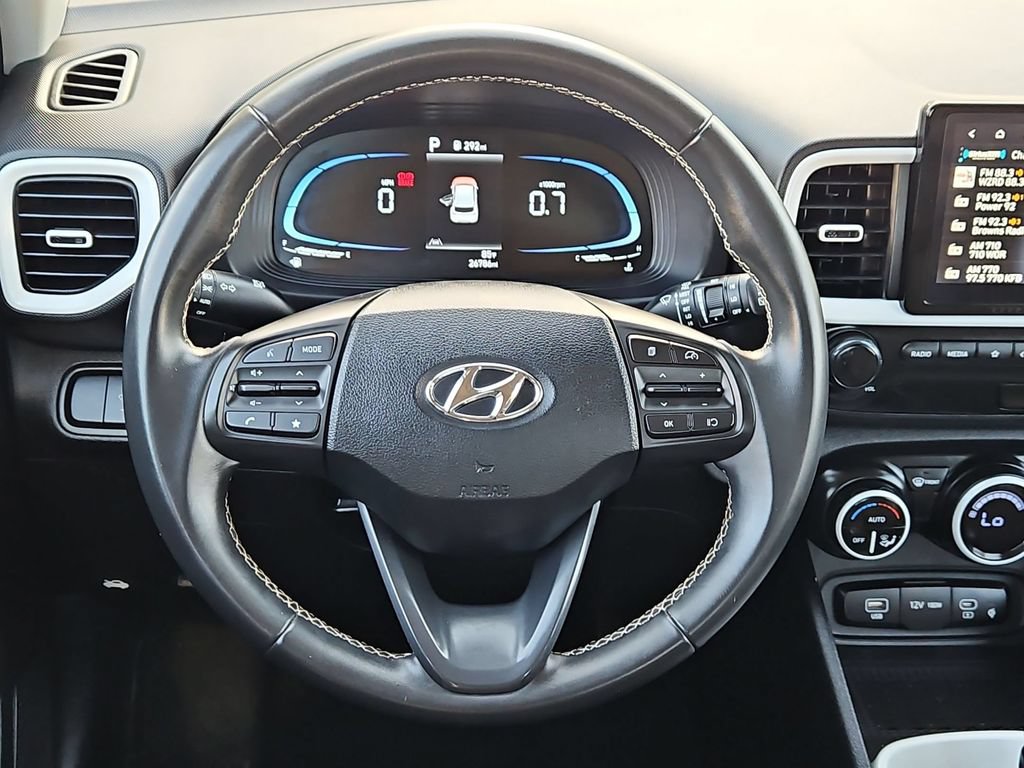 Used 2025 Hyundai Venue Limited FWD image 23