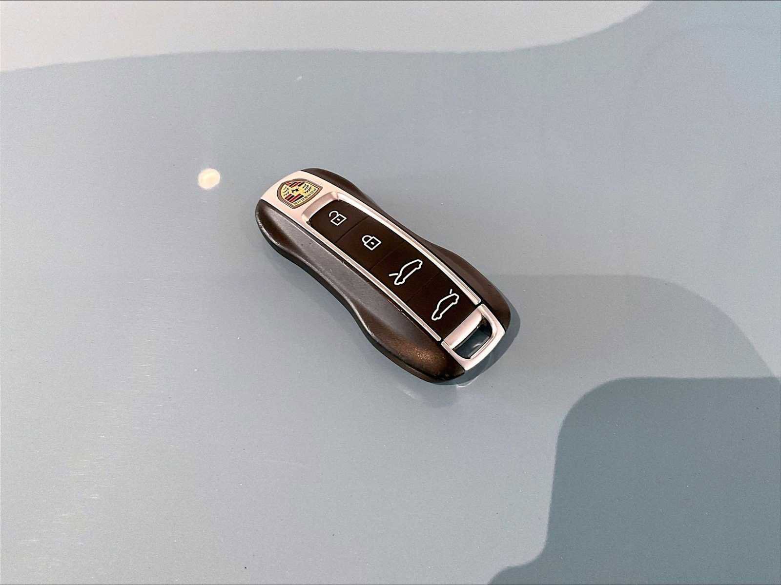 Used 2023 Porsche Taycan 4S image 33