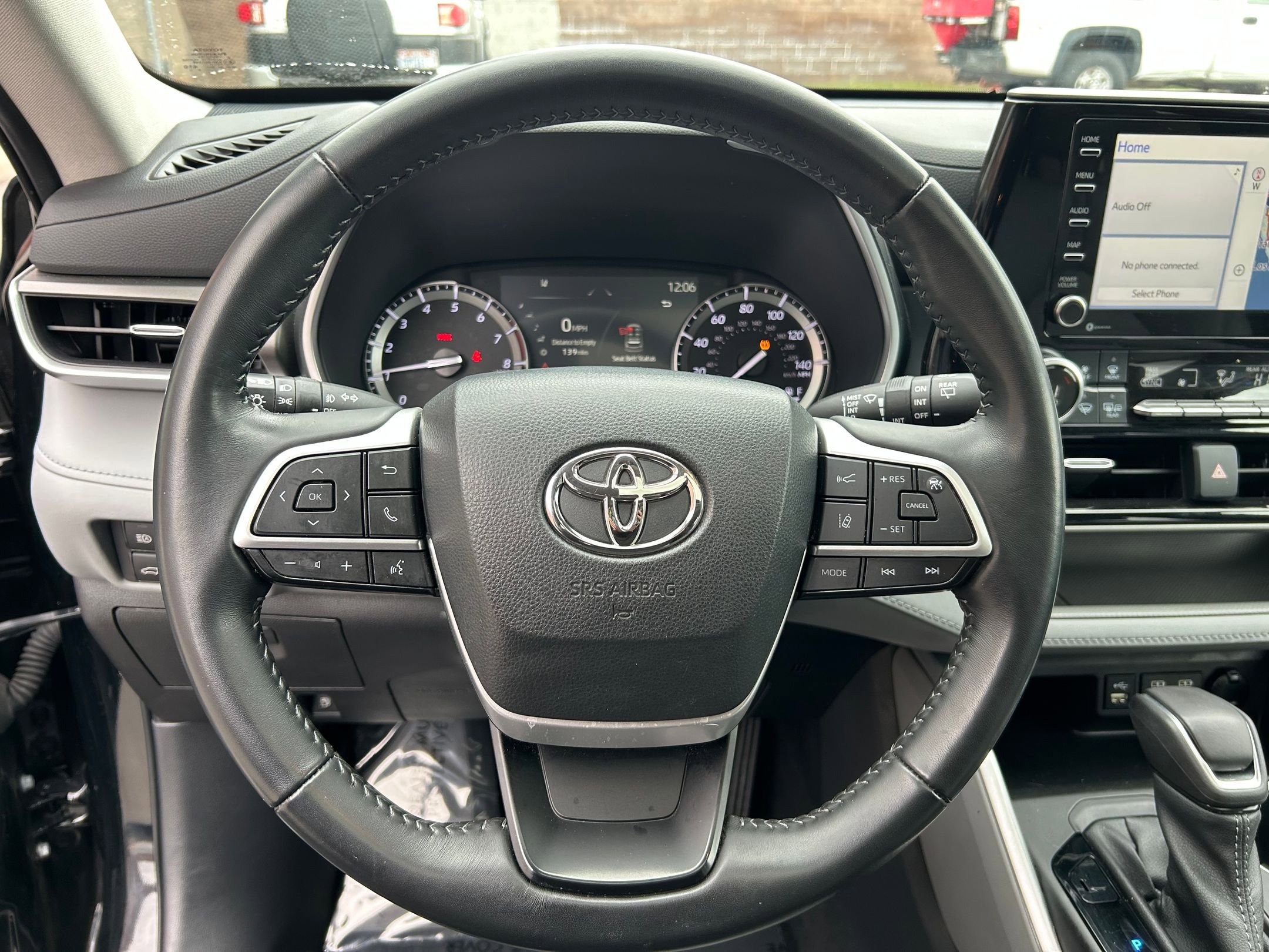 Used 2022 Toyota Highlander XLE AWD/4WD image 13