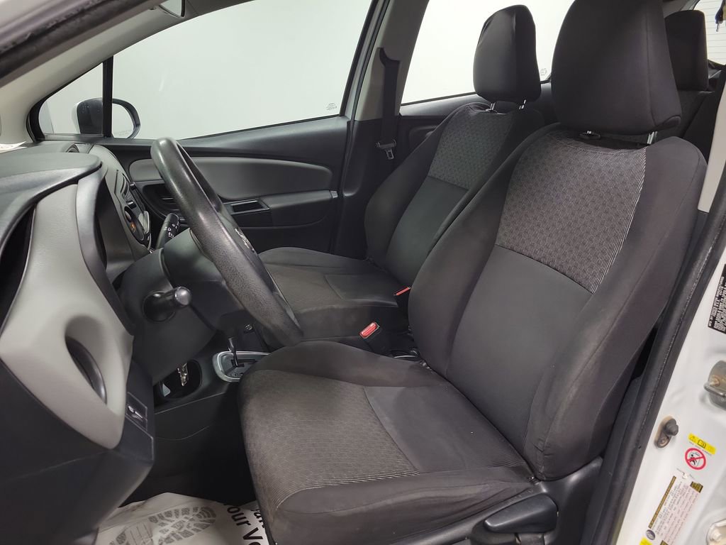 Used 2016 Toyota Yaris L image 13