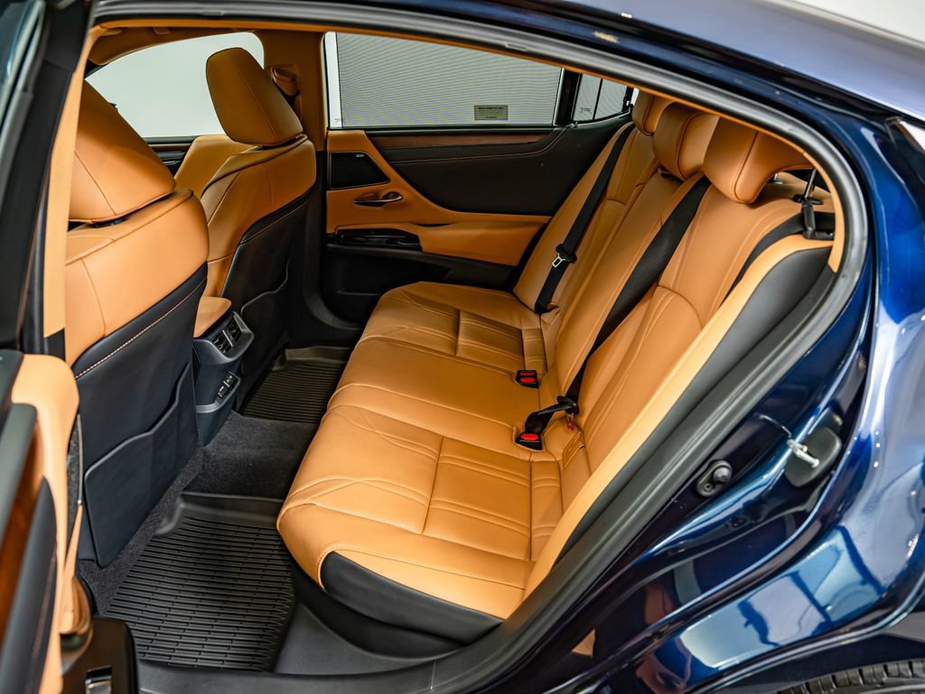 Certified 2025 Lexus ES 300h Ultra Luxury w/ Accessory Package (Z2) FWD image 36