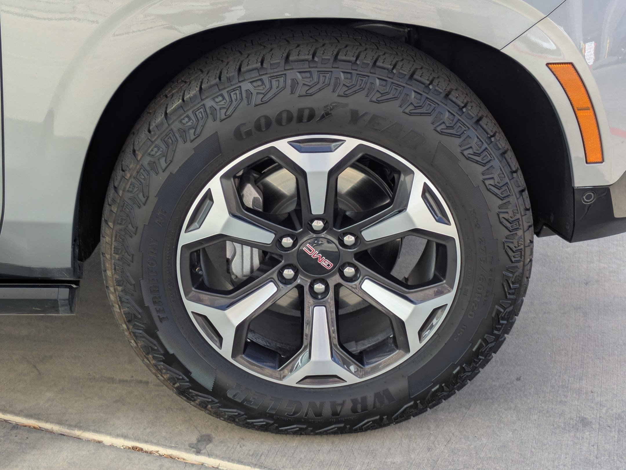 Certified 2025 GMC Yukon AT4 Ultimate AWD/4WD image 13