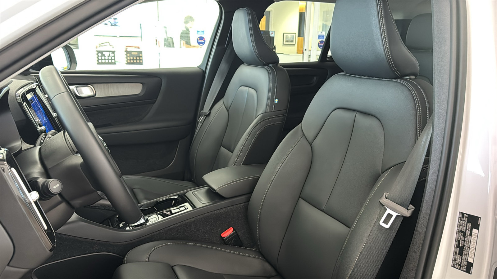 Used 2025 Volvo XC40 B5 Ultra AWD/4WD image 23