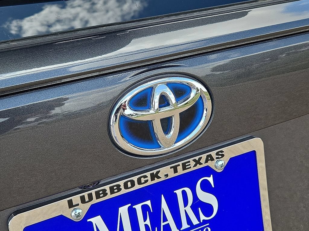 Used 2022 Toyota RAV4 LE AWD/4WD image 12