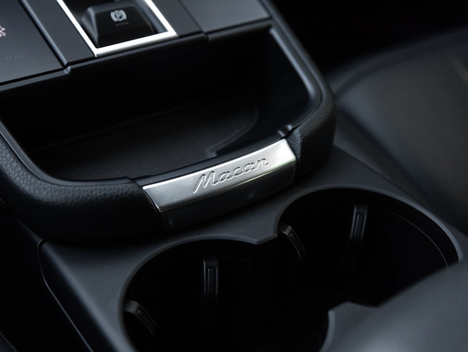 Certified 2024 Porsche Macan AWD/4WD image 27