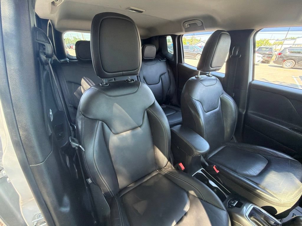 Used 2018 Jeep Renegade Limited w/ UConnect 8.4 Nav Group AWD/4WD image 37