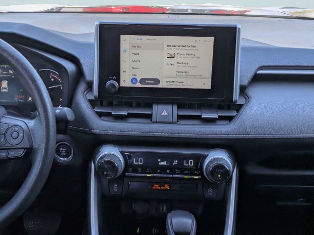 Used 2025 Toyota RAV4 XLE FWD image 17