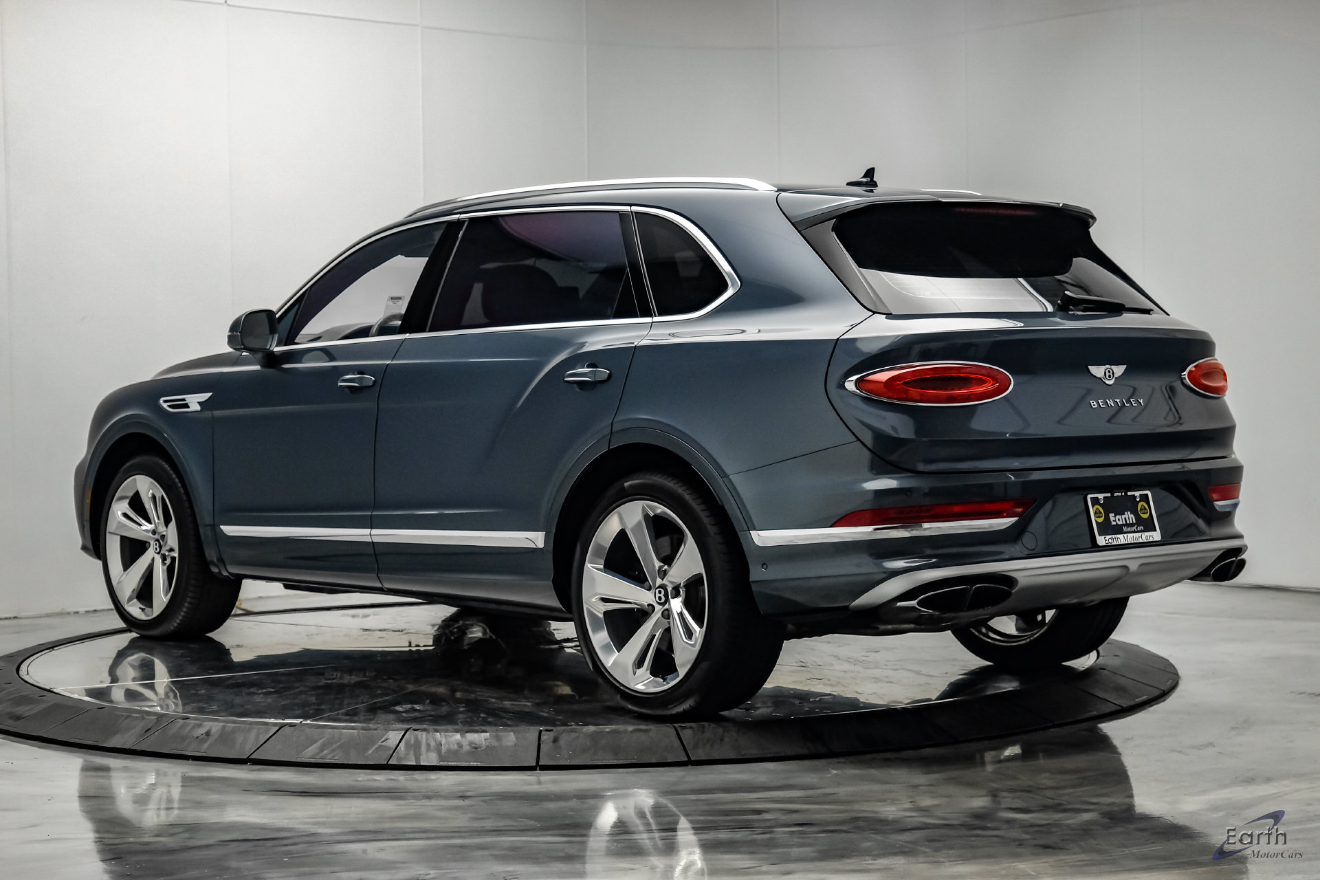 Used 2023 Bentley Bentayga Extended Wheelbase AWD/4WD image 11