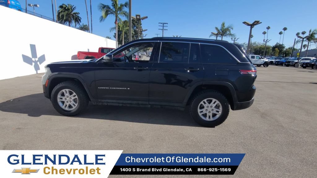 Used 2023 Jeep Grand Cherokee Laredo AWD/4WD image 5