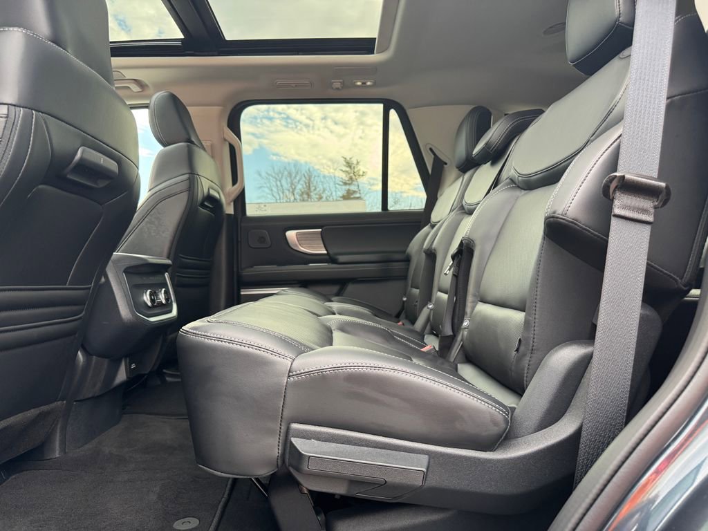 Used 2025 Ford Expedition Platinum w/ Driver's Package image 43