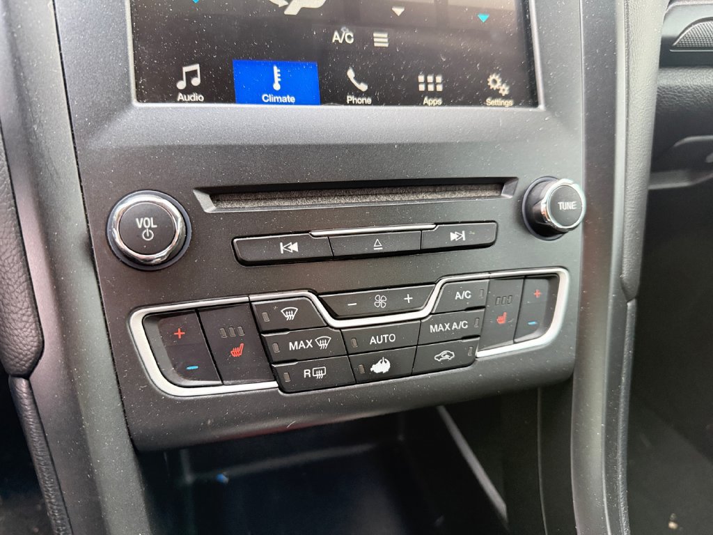 Used 2018 Ford Fusion SE w/ Equipment Group 201A FWD image 27
