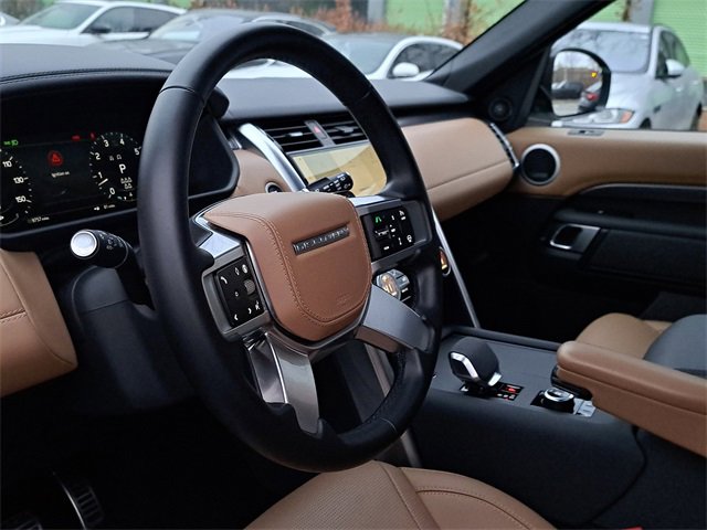 Used 2024 Land Rover Discovery Metropolitan Edition image 19